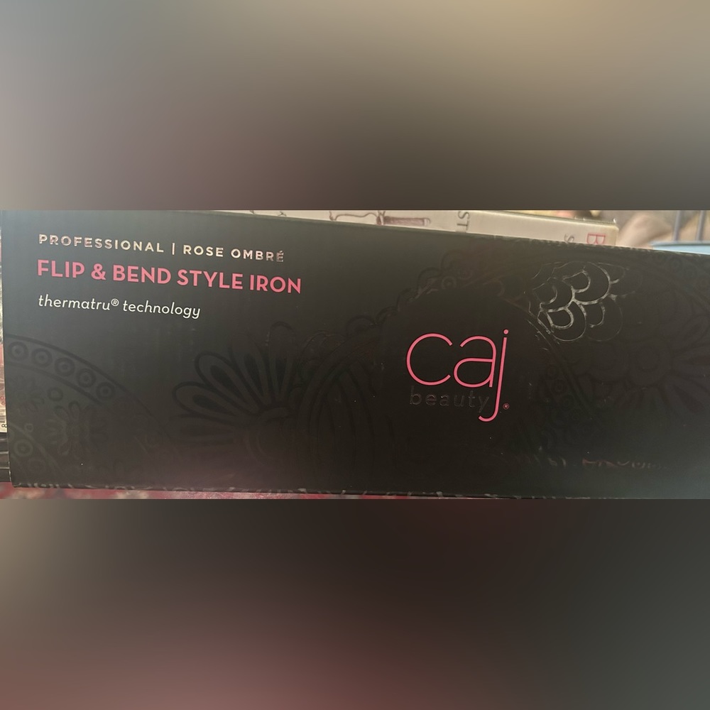 caj beauty flip & bend style iron new never used